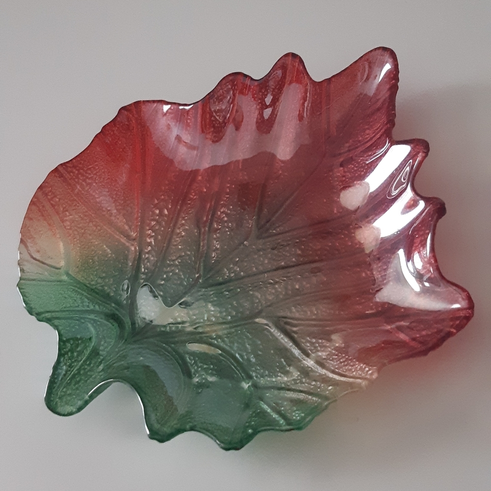 Glass blown Leaf platter/bowl | NEW